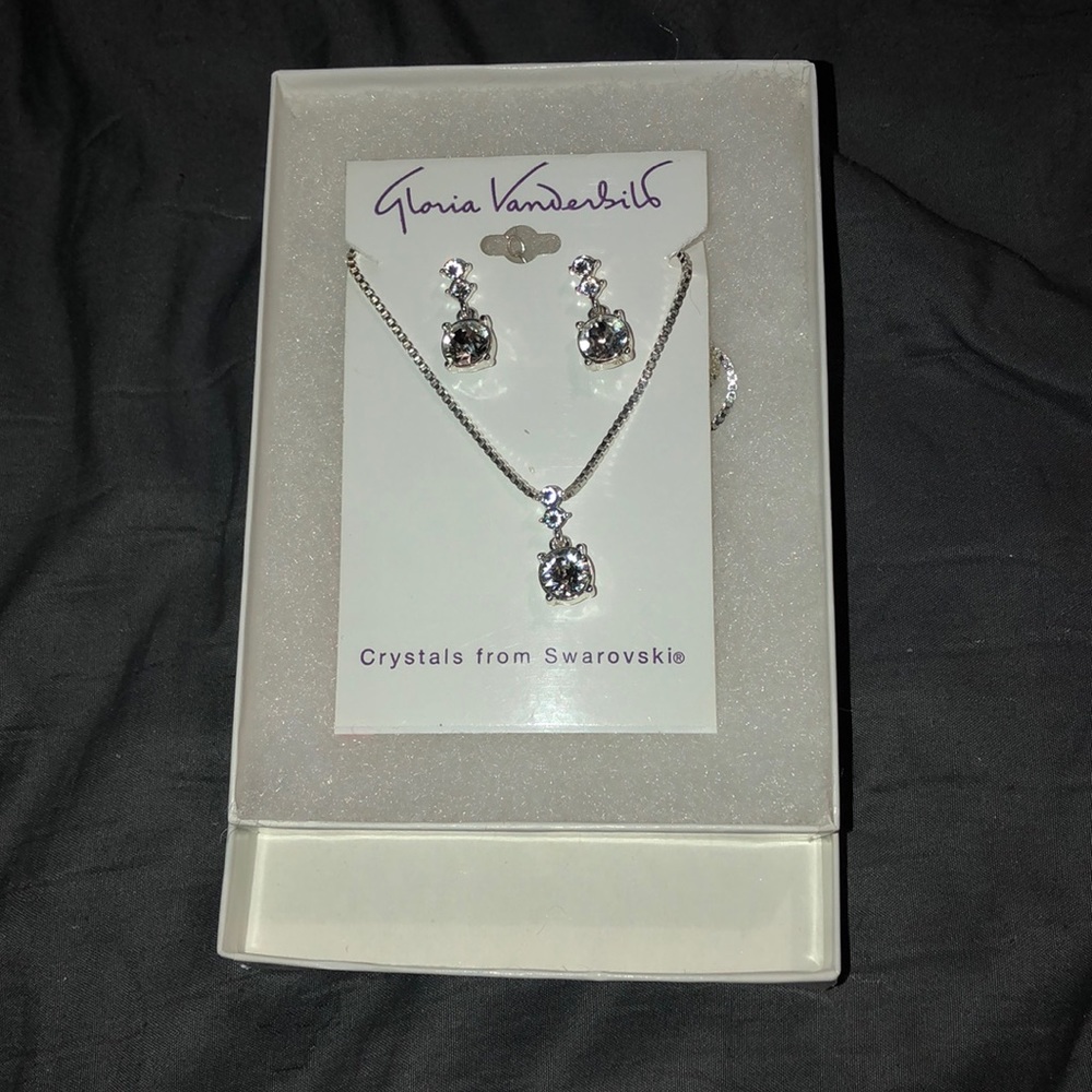 Silver earring and necklace set